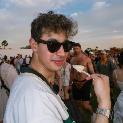 advmsyed's profile picture. always building / designed products @twitch, @tesla, @meta, @mrbeast / 3x national fencing champion 🤺