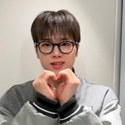 deux4babyx3's profile picture. 여기서 내려보는 지구는 bluey