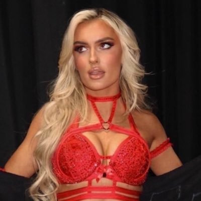 GlamourOnCue's profile picture. She is the standard — the definition of glamour. When she speaks, the world listens, because every word is said with power, confidence, and allure.