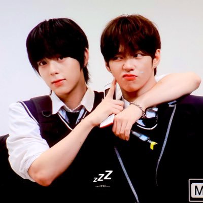 gogoahofie's profile picture. 🦝🐤🐈‍⬛🦊🐻🐯🐰🐸. AHOFIEVILLE. MAKNAE LINE noona