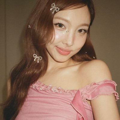 pridenprjdce's profile picture. desi girl but not the priyanka chopra type. misandrist and twice lover. also free palestine 🇵🇸