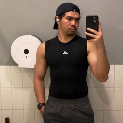 jnthnol's profile picture. Scroll up. @_jshclz’s