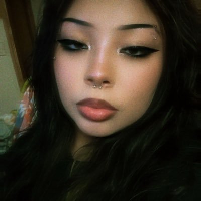 pr3ttydi4bla's profile picture. iluvslutsnchaos🖤