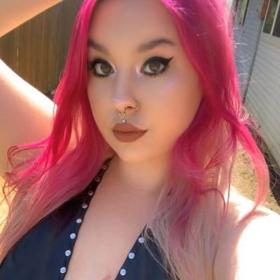 cheyundead's profile picture. all things Glam/ Horror/ Harry Potter🩷🦇 IG:cheyundead• 23🕯️• @nsfwchey