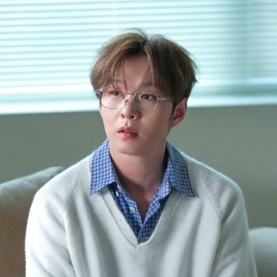zz6karong's profile picture. 서비 주접 떨기 1zz6
💚🩷노래해 줘, 숨이 터지게 I still love you🩷💚