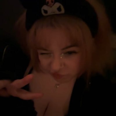 midrifting's profile picture. meow :3 meow :3Meow :33