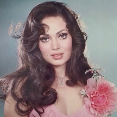 womenmadeofrose's profile picture. @vayepearls