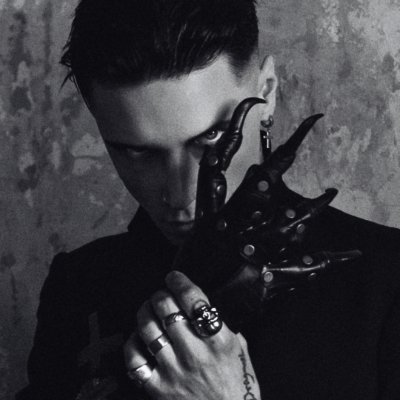 bxlberithx's profile picture. ㅤ𝐌𝐀𝐒𝐓𝐄𝐑 𝐎𝐅 Ꞩ⸳𝐇𝐀𝐃𝐎𝐖𝐒 𓂃ᱸ鬼 ㅤㅤℒ𝐀𝐖𝐘𝐄𝐑
ㅤᵂᴴᴵᔆᴾᴱᴿᔆ ᴵᴺ ᴹᵞ ᴱᴬᴿ ᴮᵁᵀ ᴵ ᴿᴼᴬᴿ ᴮᴬᑦᴷ ᴸᴼᵁᴰᴱᴿ