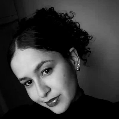 Amplythudi's profile picture. é o que é né. sem mais delongas. madura e direta. perdida na imensidão,  à deriva, aproveitando a vista da paisagem sozinha e em paz. não quero ser seguida.