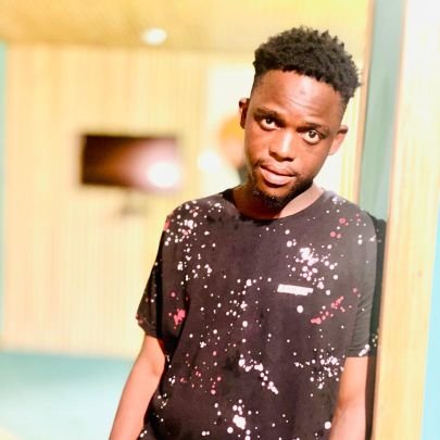 Stonelumiere's profile picture. Opérateur économique (observateur religieux),🟢🟣
Fondateur Save the world
📱69278924