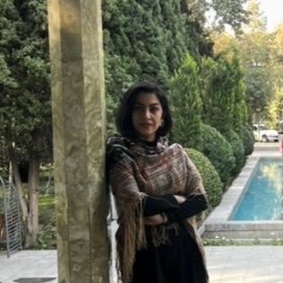 MalakeYakhi's profile picture. ...
نه چندان بزرگم / که کوچک بیابم خود را / نه آنقدر کوچک / که خود را بزرگ... / گریز از میانمایگی / آرزویی بزرگ است؟...
قیصرامین پور