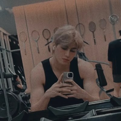 dian13812's profile picture. Auralis ( happiness, strength,and safe zone)🩵and Army forever 💜 #smartboom 🩷✨🖤✨ #BTSOT7 Yoongi my man 🥰 #SUGA