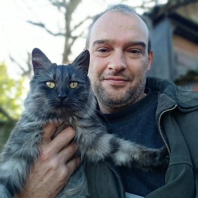 pashtet1978a's profile picture. My wife and I are internally displaced persons from Ukraine 🇺🇦  We really need financial support🙏We were left without housing and work...