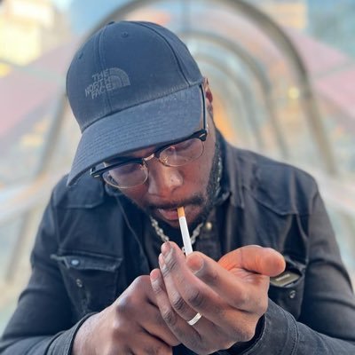 LePetrodollars's profile picture. beaucoup de gens comptent sur moi... je compte que sur ma calculatrice...