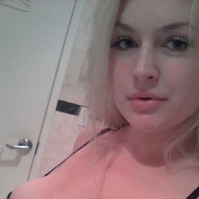 ele_janet1528's profile picture. 