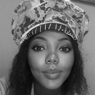 Rola_Ladyy's profile picture. 🎓 Maître ès Vente & Négociation | ✝️ Chrétienne engagée | 🎸 Apprentie Guitariste | 🎤 Chante avec foi & passion | 💍 Aimée & comblée | #Business #Foi #Musique