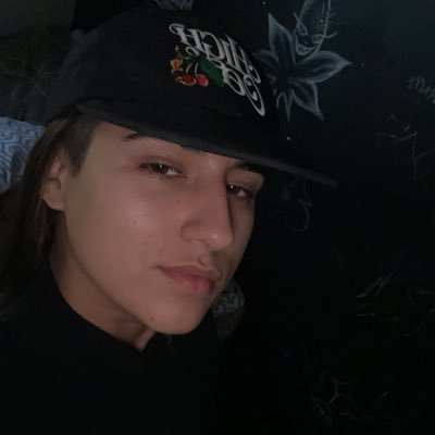 LunaSouuzaa's profile picture. um trava na língua desses falador🍁https://t.co/yjGo7pNaHN