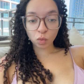 JullyAnne31386's profile picture. fun and funny 😄