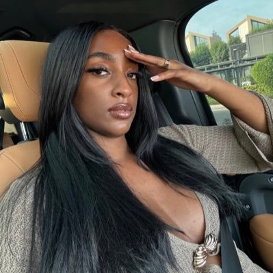 ydasssh's profile picture. Lena