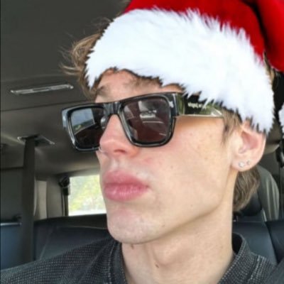 sicmayin's profile picture. show must go on @yarildim