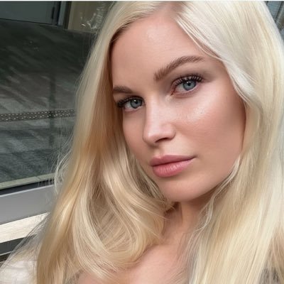 justisabella01's profile picture. I’m flying because I gave everything up that weighed me down.