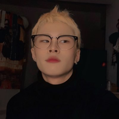 Devin19Cock17's profile picture. 17/4.5🔥 #大屌｜#腹肌｜#奶狗｜#反差｜     有女友 可付費約 也可以當你的一日男友❤️