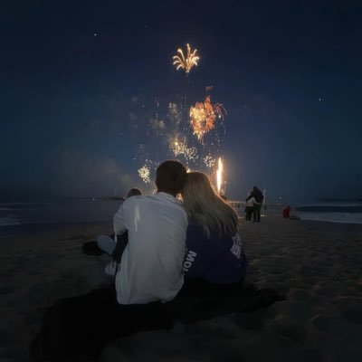 Rdoos_1's profile picture. أحب الأماكن المنسيه و الأغنيات الغير معروفه و كل الأمور التي لا يلقي لها أحدٌ بال