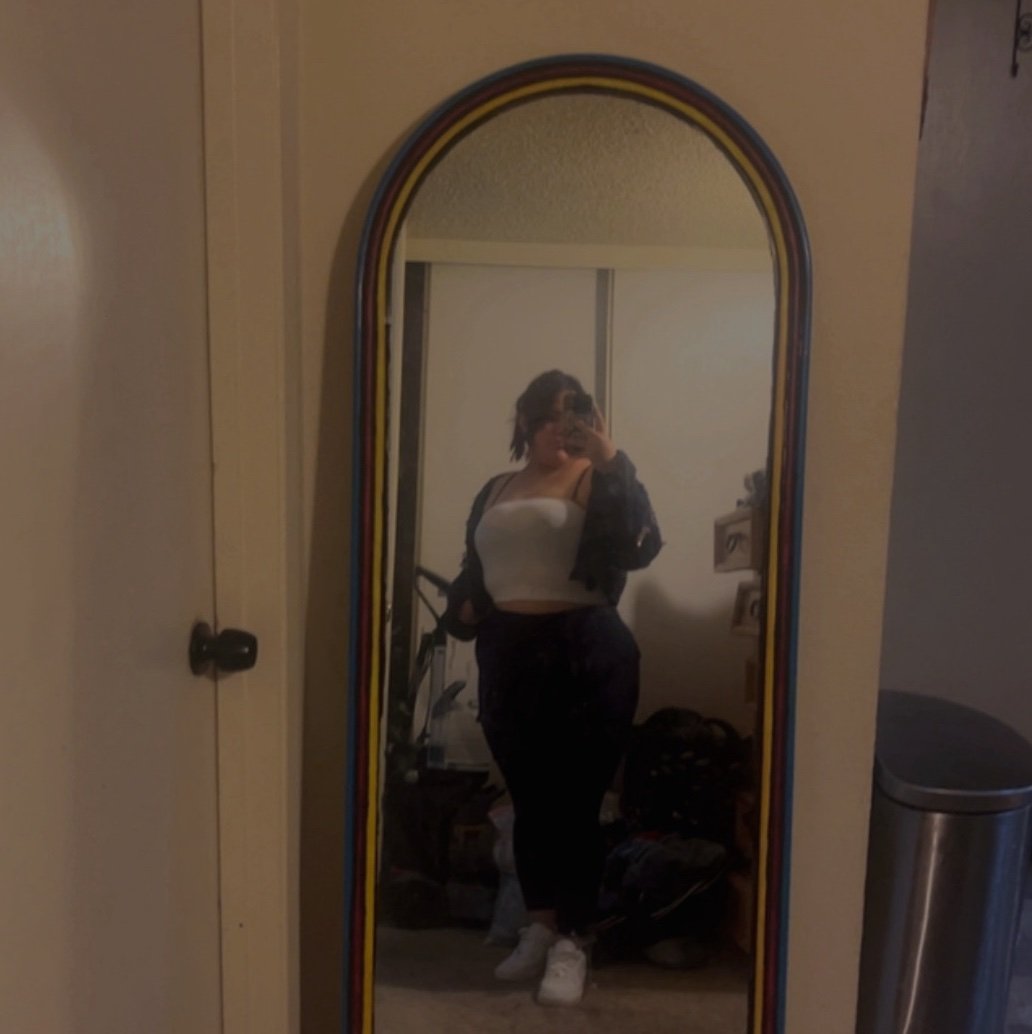 ElizabethSzbo's profile picture. 