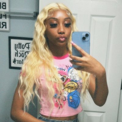 adore_daniyah's profile picture. ig;theyadore.daniyah   || my personal diary 🍒