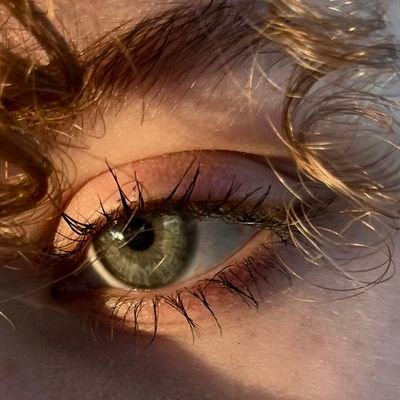 Greenasemoon's profile picture. کتاب | موسیقی | فیلم و سریال | شعر | دری وری🪴