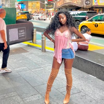 chokomilooo's profile picture. i’m sexy so he nervous/omah lay over u💜