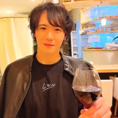 Takuchan0924's profile picture. 関西グルメを中心に美味しい情報を発信しています🍚日々の生活を豊かにする便利な日用品もご紹介✨海外生活の異文化体験、看護師としての知識と経験、IT系の知識、さらにシンガーソングライターとしての創作活動など、多彩な経験をもとに心に響く言葉で皆さまへ届けます。生活と感性を繋ぐ温かくリアルなストーリーをお楽しみください♪