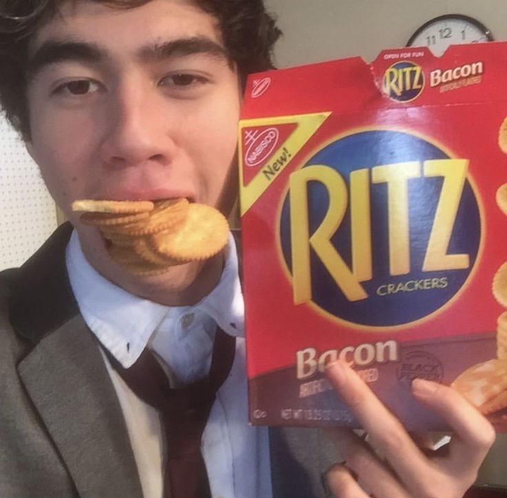 BailsHasNoShame's profile picture. Talk Fast, Romance ✮⋆˙ 18 | they/she - #5sostwt ☎️