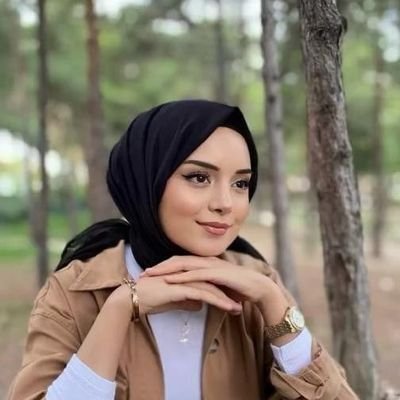 elif_bidur's profile picture. 