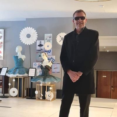 williamshalford's profile picture. When I think about everyone I have in my life I get filled with joy. 
Surround yourself with people that makes you happy 😍