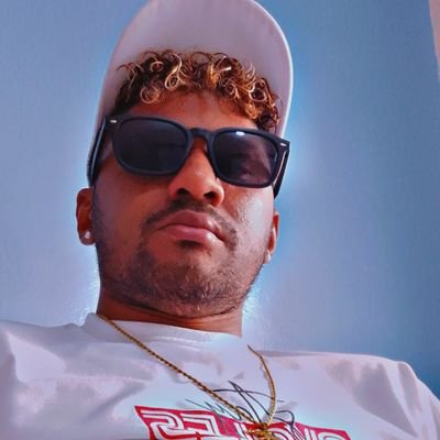 LargachaMauro's profile picture. 