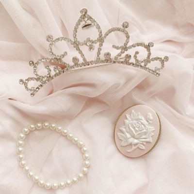 Lovely_you_2003's profile picture. 愛しのラブリーたちへ綴る日々織りの記録￤ロマンティックで心ときめくモノに囲まれたJulietの心理学に基づいた愛と美の哲学￤完ぺきじゃなくたって自分らしく可愛く生きていたい🪞🎀￤プリンセスコア🩰￤文房具と手帳🦢