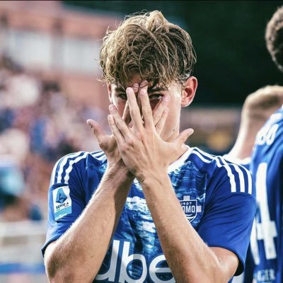 tawhidnk's profile picture. Brick by brick.