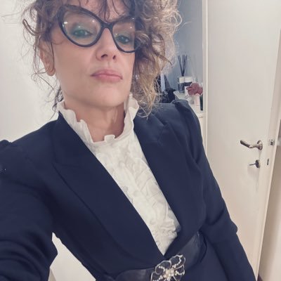 colvieux's profile picture. Psicoterapeuta analista in training #IAAP. Master-Diagnosi e Trattamento Disturbi Personalità con Mucci, Gabbard, Kernberg . Autrice “ il male che cura”