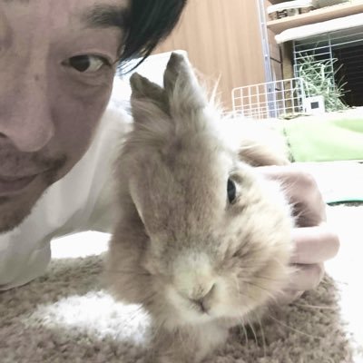 takexino's profile picture. うさぎと暮らすシアターフォトグラファー／撮影：舞台写真・取材写真・ウェブ広報用写真・ポートレート 🐰役者 166㎝ olderman／出演：舞台・映像・ラジオドラマ・ラジオCM 🐰撮影、出演などお仕事のご相談はメールphotousagimark@gmail.comへご連絡お願い申し上げます。