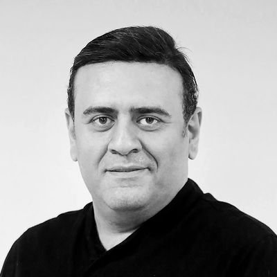 VahidRonaghi's profile picture. :: وحید رونقی ::
‌
وسط وایستادم، دارم این معرکه دنیا رو نگاه می‌کنم!