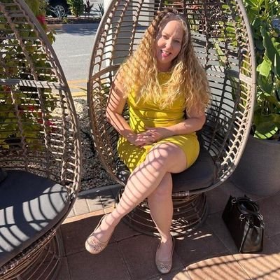 AdalbertEmilia's profile picture. I'm Alycia Barnard from Mexico and live here in Canada and i am a business owner I have a Fashion and design