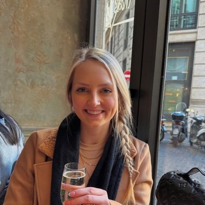 EmmaOfo18224's profile picture. love ❤️🌷💕