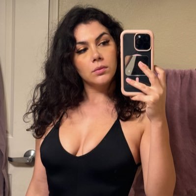 KimArndt512731's profile picture. I’m a woman with a heart of gold 💛