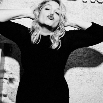 EinsteinBarbie's profile picture. Schrijfster, columniste. Toetsenbordheldin. Tekstueel grensoverschrijdend. Als je wilt reageren vraag dan effe of ik je wil volgen dan doe ik dat van harte!