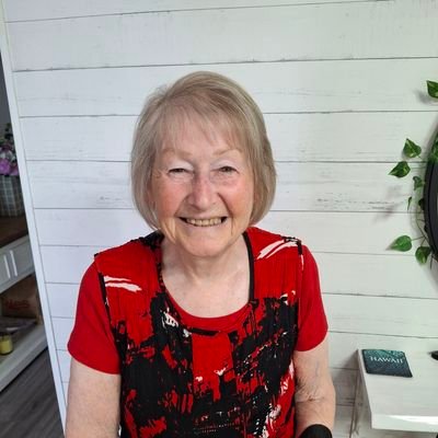 LesleyDewarAU's profile picture. 