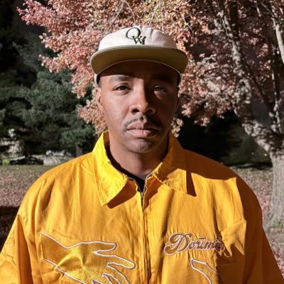 FLATWHD1's profile picture. GOD is IN CHARGE,

Beat Maker + Producer + Photographer + Philosopher + Model + Creative+ DJ + Father 
IG: dj_flat
booking: https://t.co/HCXshBxj0b