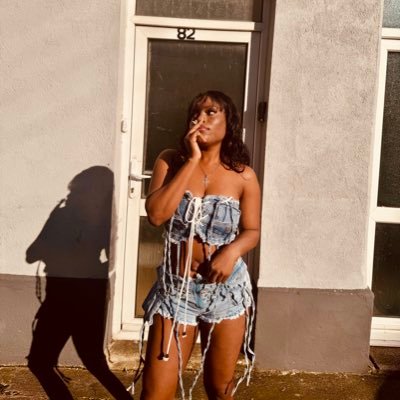 IzzyCartel's profile picture. God first. Nurse, rapper, and song writer. NGRN 🇳🇬 UKRMN 🇬🇧. I'm the one God has shown mercy.