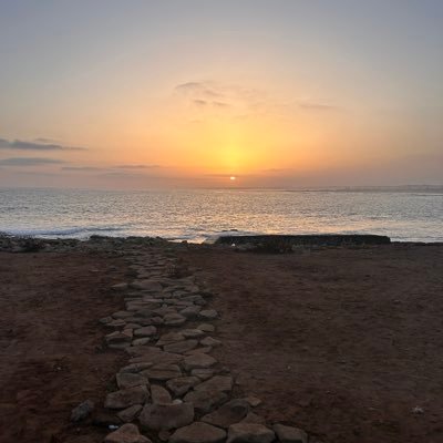 domdumoulin's profile picture. Je suis centriste ? Oui, car si vous l’êtes, il y a au moins un de mes posts que vous détestez. Si vous ne l’êtes pas, il y en a au moins un que vous aimez.