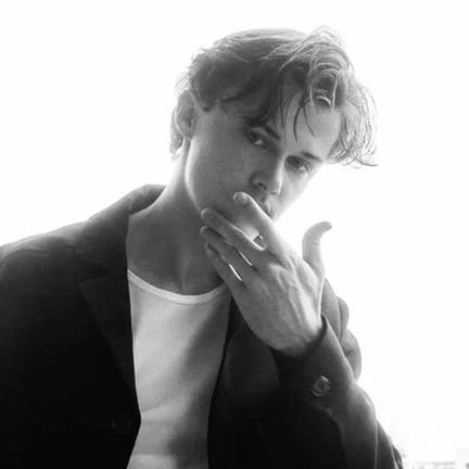 rueliving's profile picture. sevdiğine güvenirsen ha böyle ağlarsın